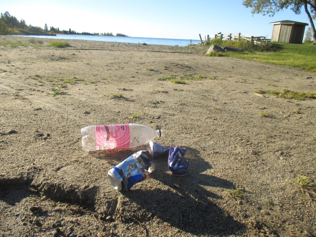 Skräp på stranden