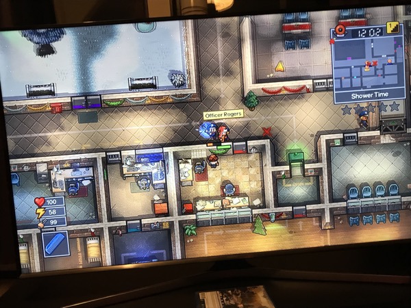 Bild av datorskärm med ett pågående spel av The Escapists 2.
