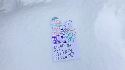 En påskteckning i snön.