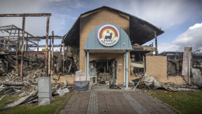 Bild på ruinerna efter bageriet i Älvsbyn som brann upp.