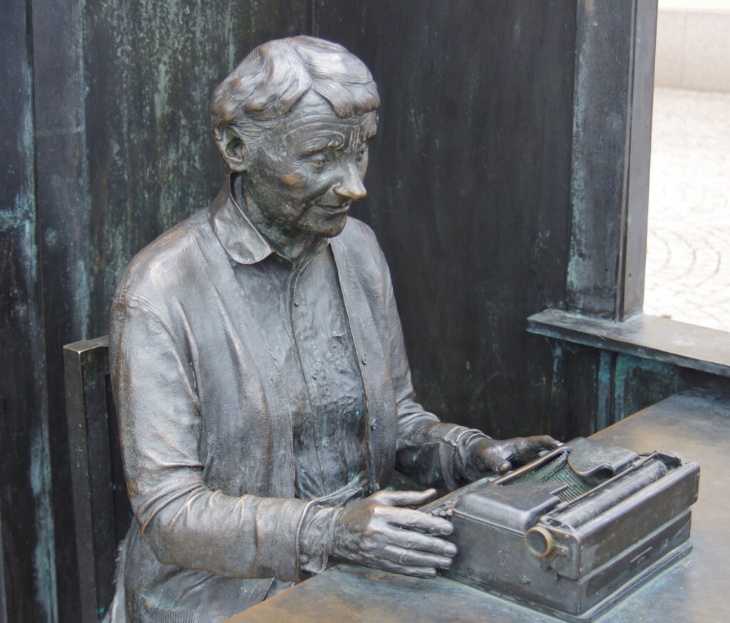En staty av Astrid Lindgren